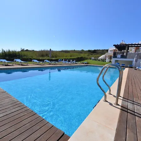 Daire Pristine - 2 Bedroom With Sea And Pool Views In The