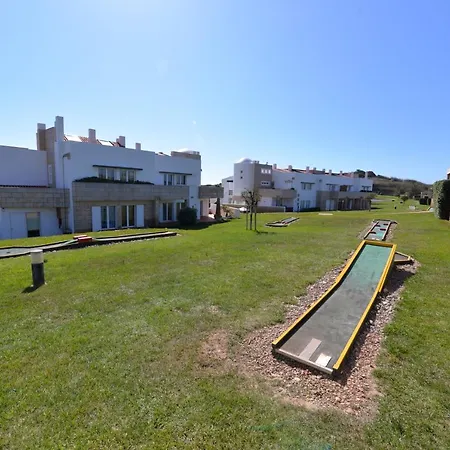 Daire Pristine - 2 Bedroom With Sea And Pool Views In The São Martinho do Porto