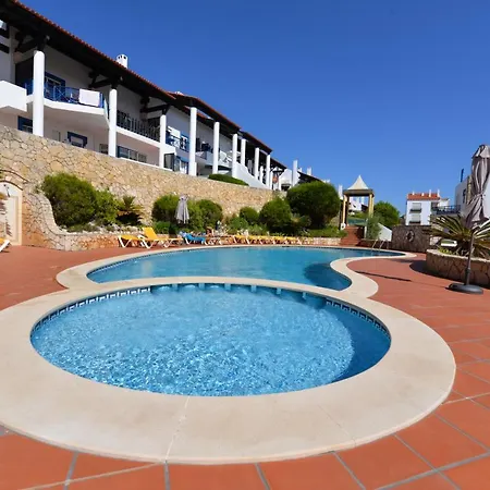 Daire Pristine - 2 Bedroom With Sea And Pool Views In The